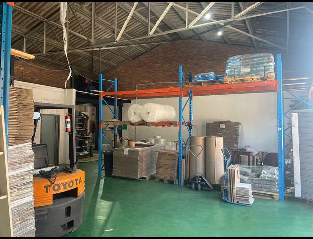 225M² WAREHOUSE TO LET IN NEW GERMANY